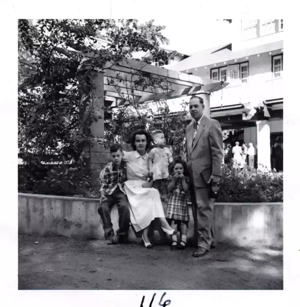 116-The LL Neff, family, Garden Home, Oregon